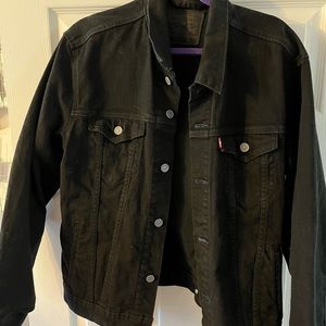 Levi’s black trucker jacket size large